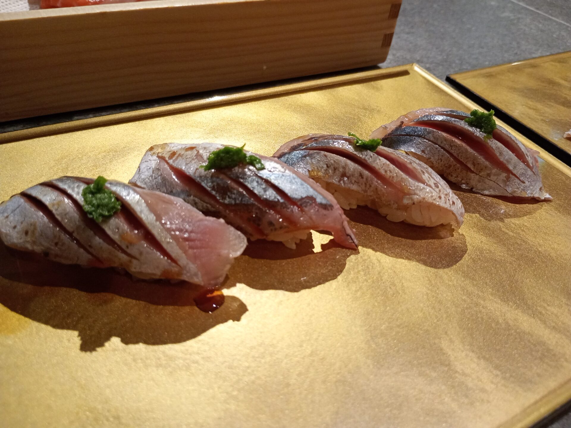 新秋刀魚は軽く炙って酢橘を絞ります！美味しすぎる