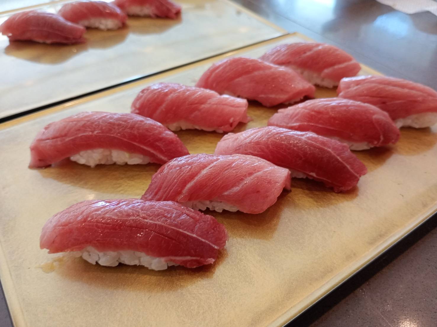 生本鮪の中トロも濃厚です