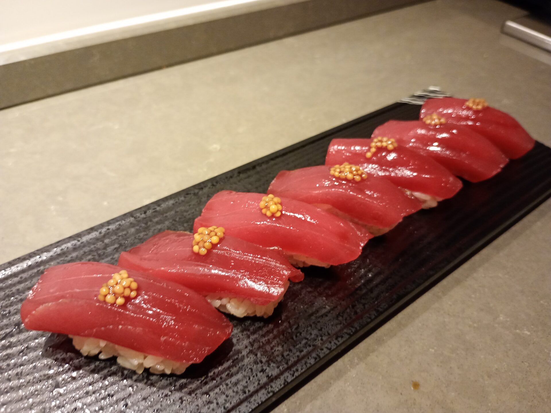 生本マグロの赤身はヅケが最高です